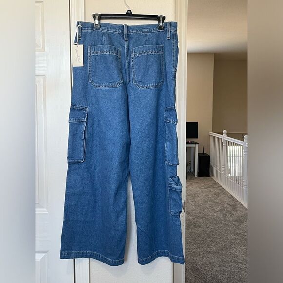 Women's High-Rise Wide Leg Denim Cargo Pants - Universal Thread Medium Wash #250 - Picture 3 of 12